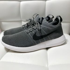 Nike Men’s Roshe Two Flyknit V2 Shoes Gray